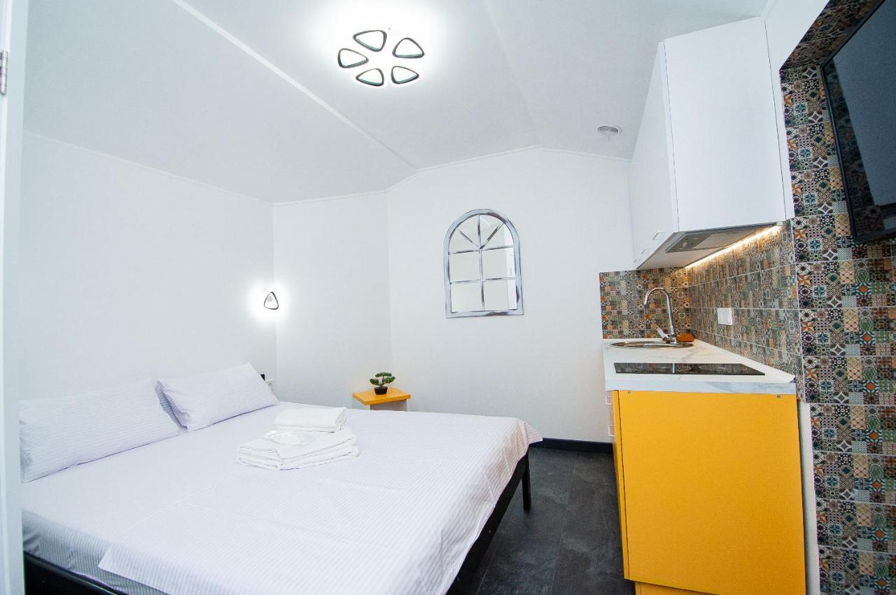 Suites On Chaikovskogo Одеса Екстериор снимка