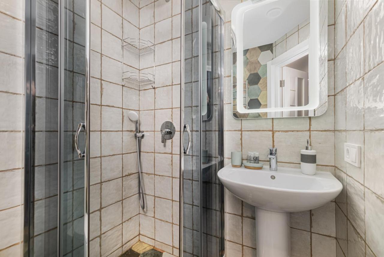 Suites On Chaikovskogo Одеса Екстериор снимка