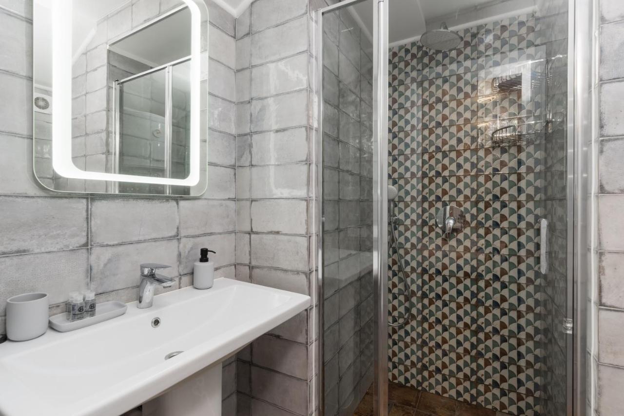Suites On Chaikovskogo Одеса Екстериор снимка