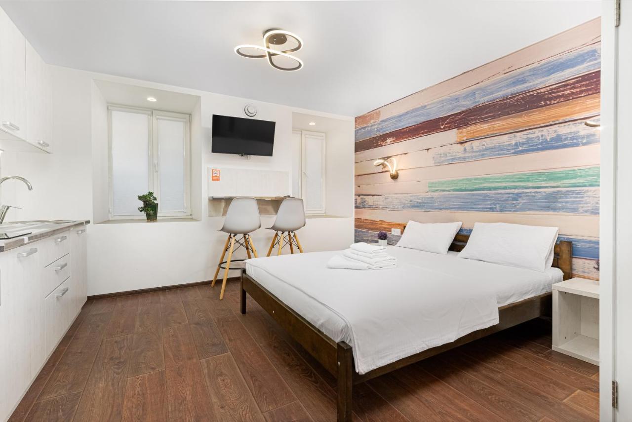 Suites On Chaikovskogo Одеса Екстериор снимка