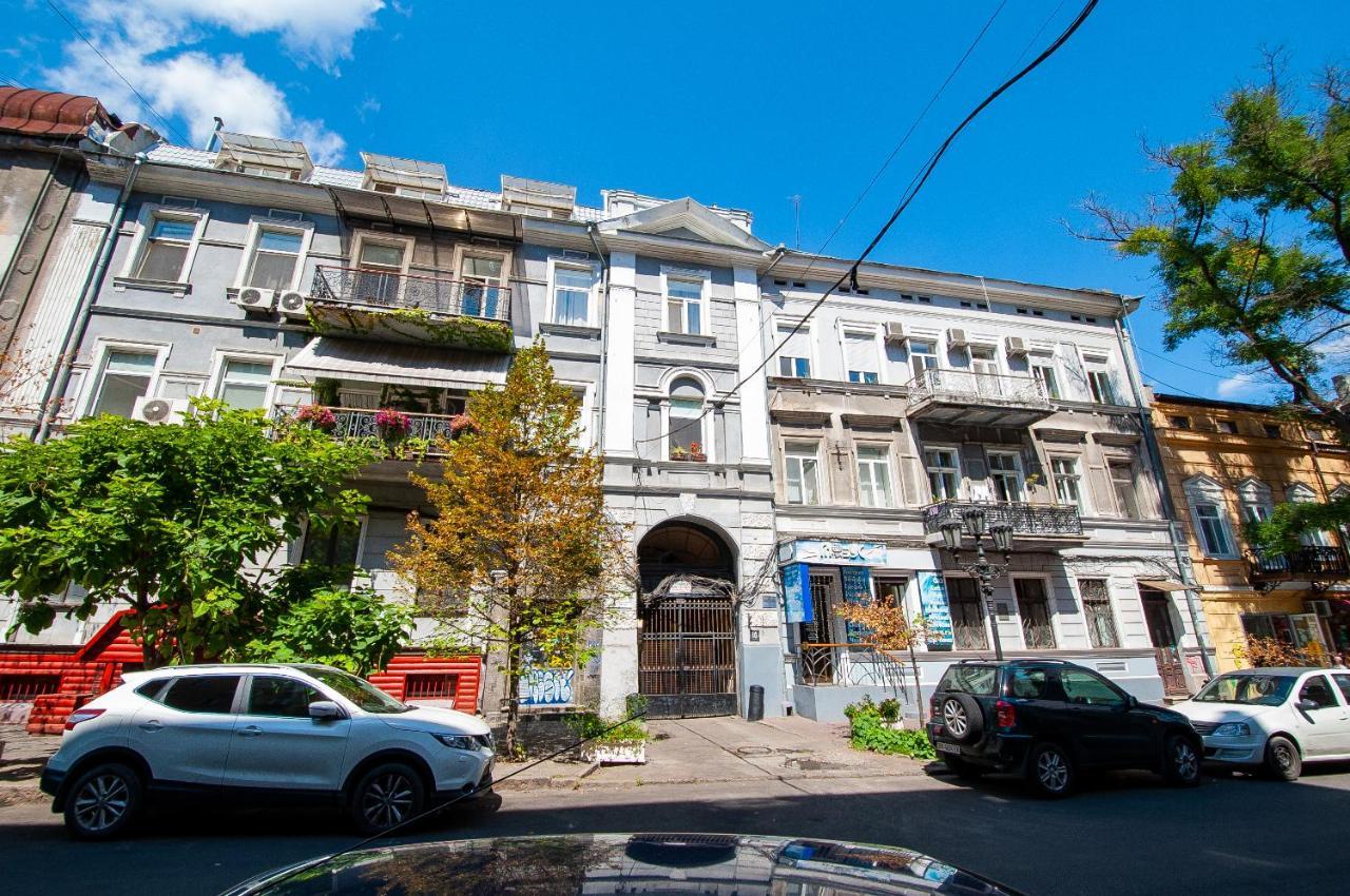 Suites On Chaikovskogo Одеса Екстериор снимка