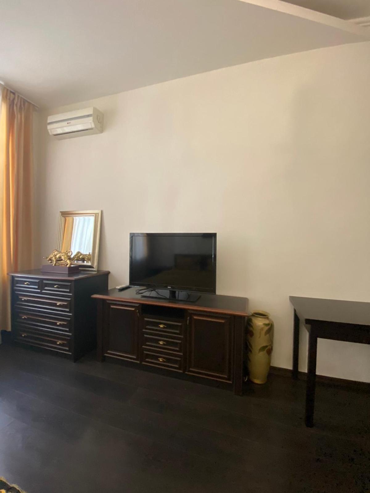Suites On Chaikovskogo Одеса Екстериор снимка