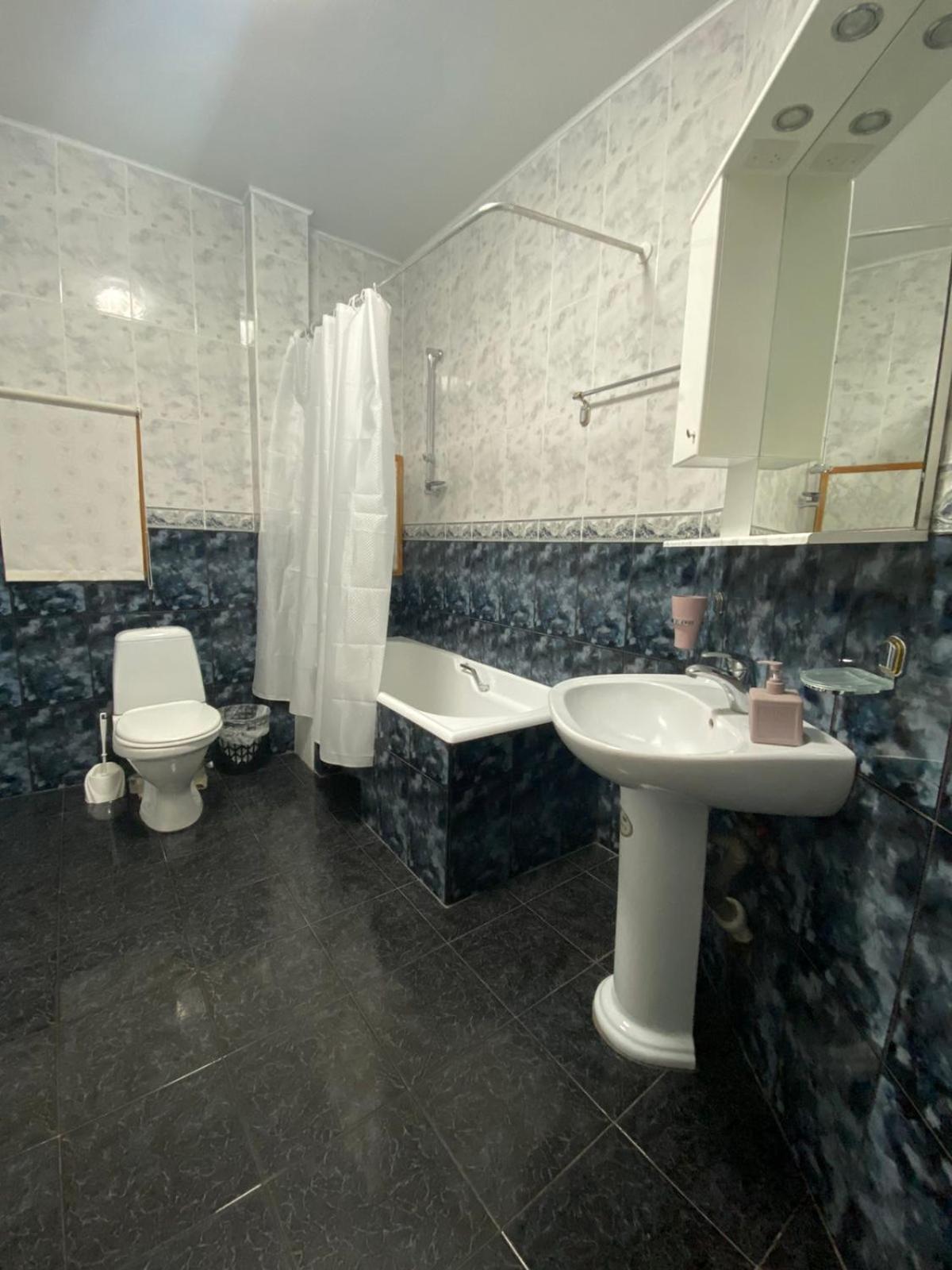 Suites On Chaikovskogo Одеса Екстериор снимка